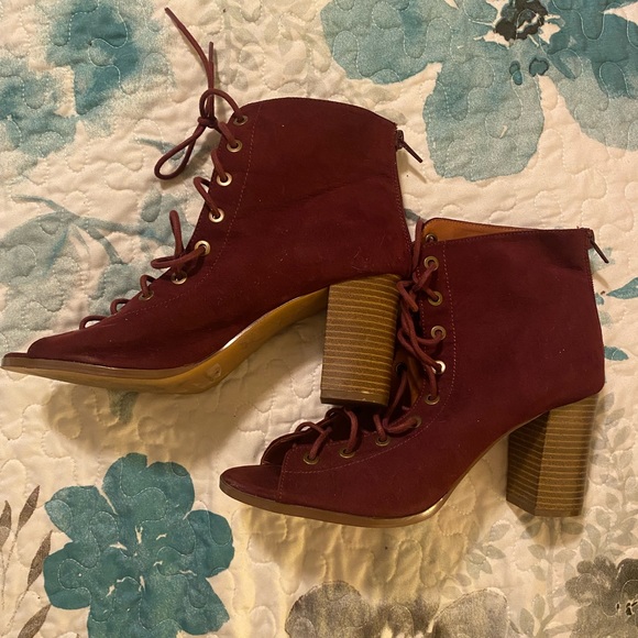 CIARA Maroon Lace Up, Peep Toe Booties. Size 9 - Picture 5 of 5